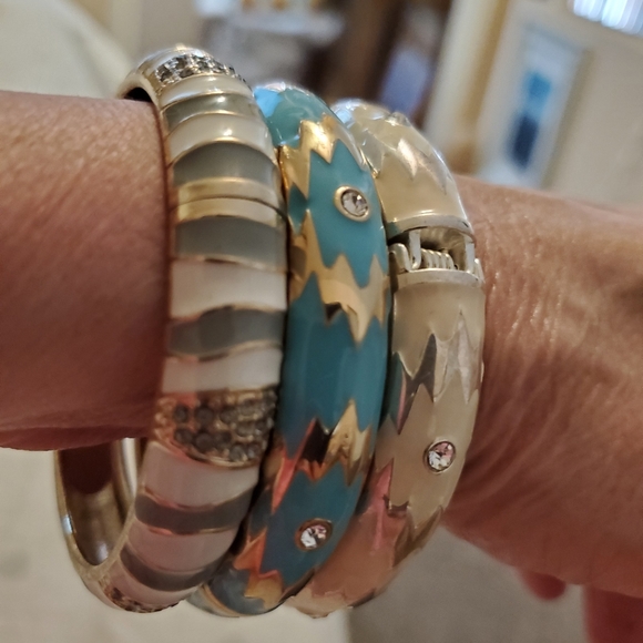 Hinged bracelets, Bloomingdales brand. Very very good condition. - Picture 1 of 2